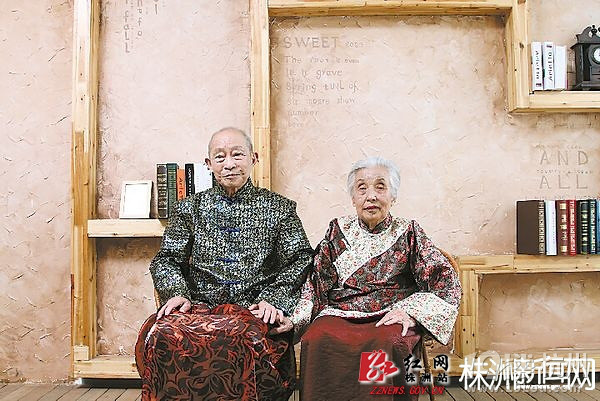 93歲抗戰(zhàn)老兵和86歲老伴補(bǔ)拍甜蜜婚紗照