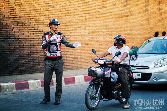 给孩子一个不一样的暑假 一边旅游一边学英语