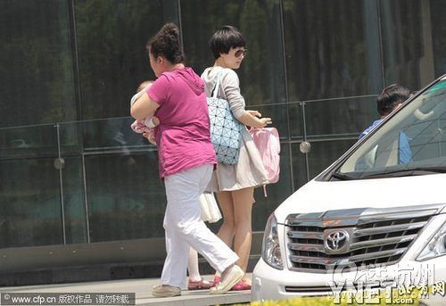 馬伊琍攜愛(ài)女與朋友聚餐 全程不見(jiàn)文章蹤影