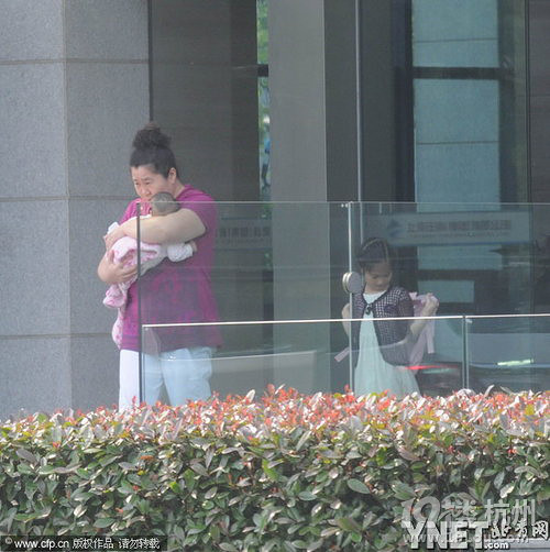 馬伊琍攜愛(ài)女與朋友聚餐 全程不見(jiàn)文章蹤影