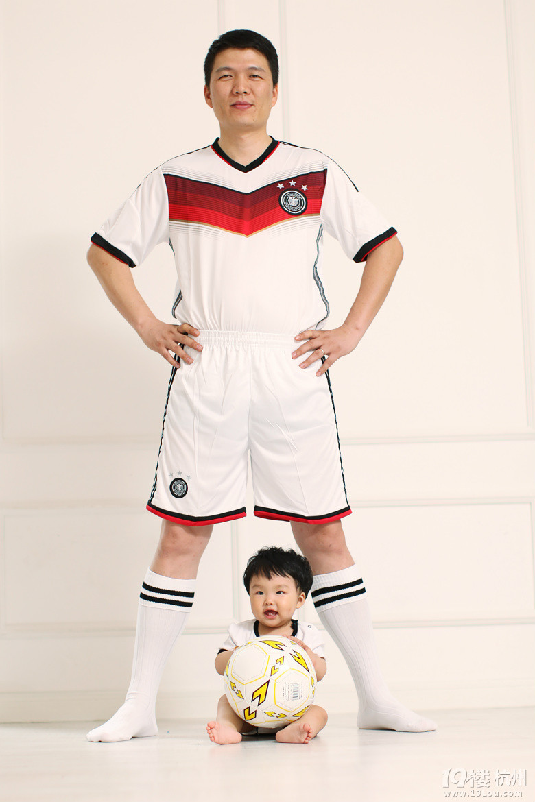 哈妮家参加世界杯主题亲子照活动抽中啦,晒晒