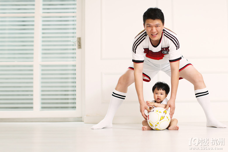哈妮家参加世界杯主题亲子照活动抽中啦,晒晒