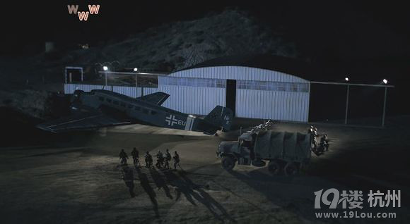 图解电影《地心的纳粹》,丧尸血腥狗血剧情-恐