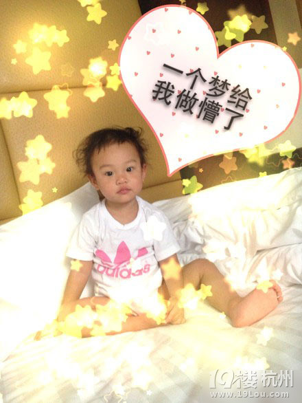 賈乃亮?xí)裉疖安萜罕寂苷?額頭創(chuàng)口貼似受傷