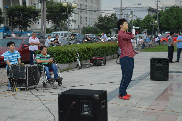 街头残疾人歌手的生活-手机随手拍-杭州19楼