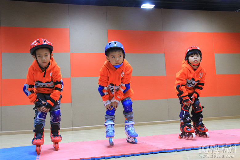 杭州 免费 儿童轮滑溜冰直排轮 室内 9号轮滑中