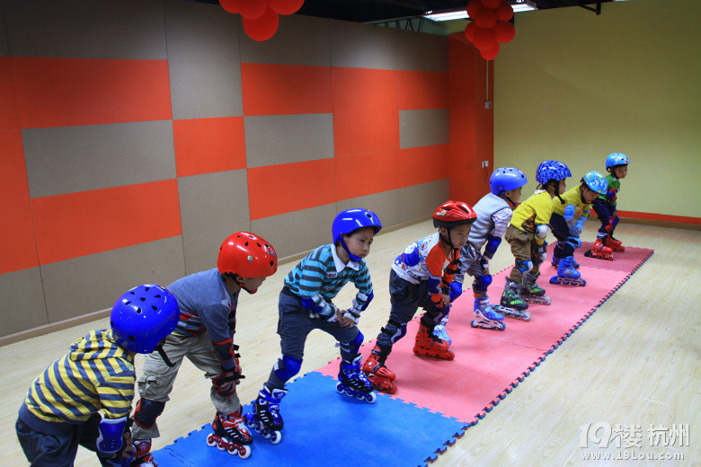 杭州 免费 儿童轮滑溜冰直排轮 室内 9号轮滑中