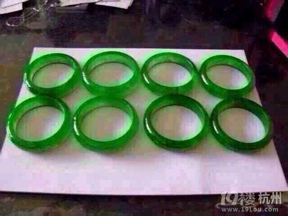 转发一则新闻 :路虎越野高速被追尾 车中2亿元