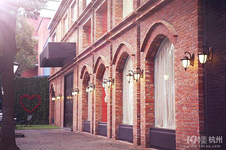 杭州品陶汇国际传媒有限公司招聘-前台助理-月