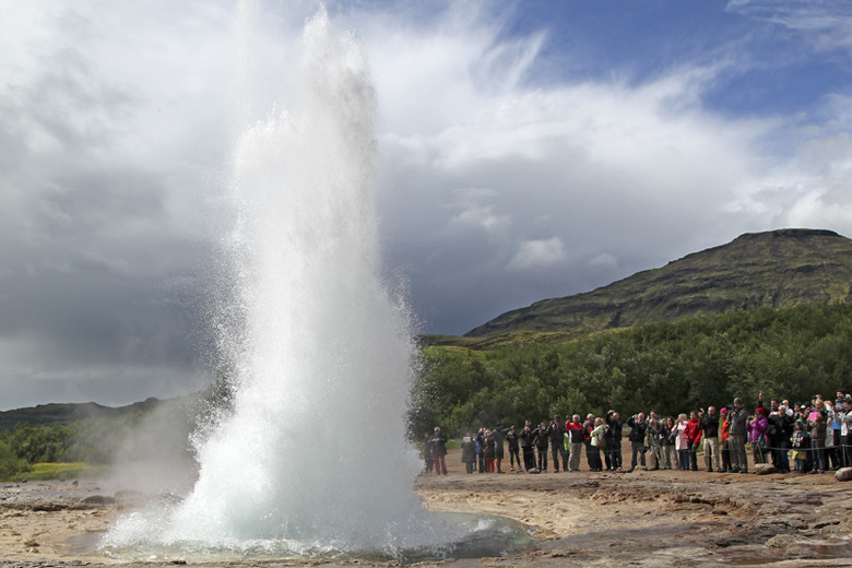 冰岛地热景观和世界著名的盖锡尔间隙喷泉-风