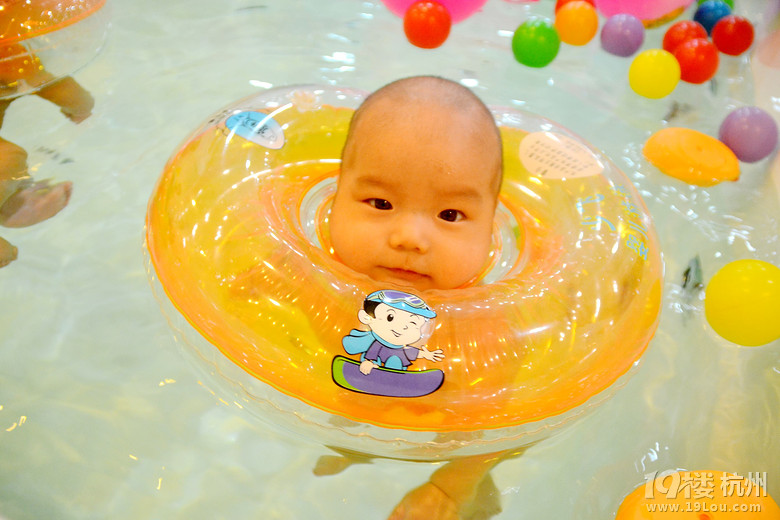 婴儿馆内婴幼儿游泳活动-宝宝秀-妈咪宝宝秀-杭
