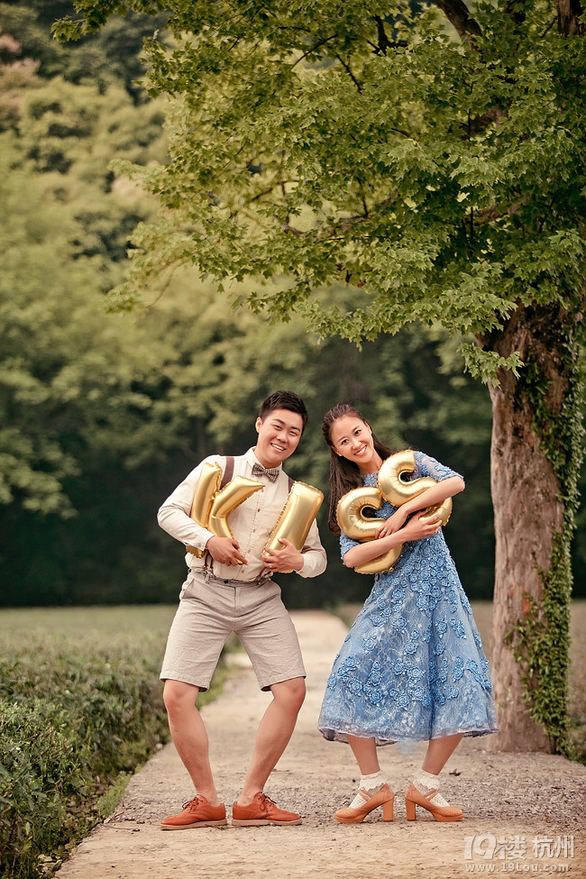 电台主播的婚纱照快来围观!一字马高难度动作