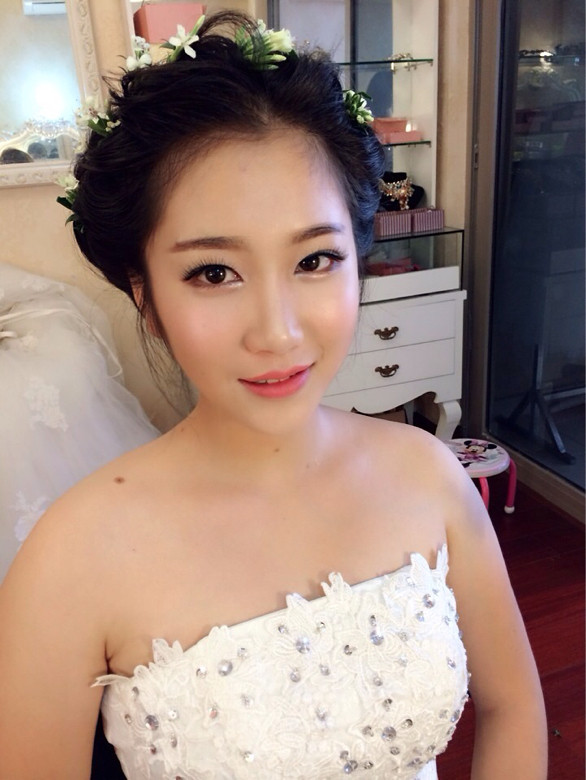 拉斐造型试妆照//<em>鲜花新娘</em>真的好鲜,柔美,变化真