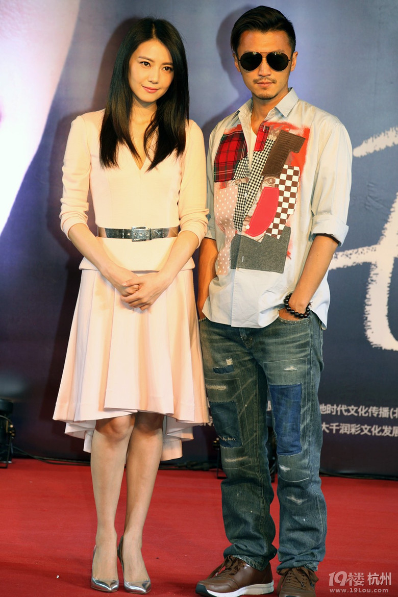 《一生一世》上海首映发布会谢霆锋化身暖男高