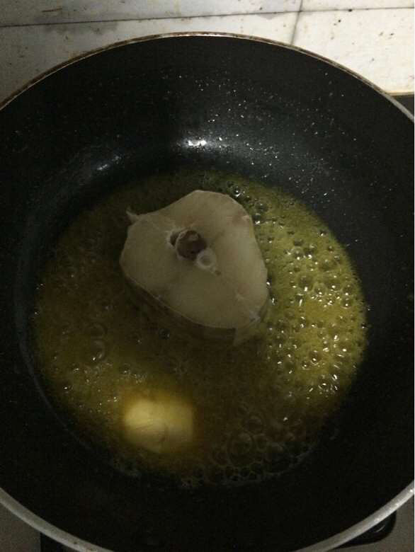 家里剩下的邊角料，隨便做個(gè)檸汁鱈魚(yú)配蠔油拌面