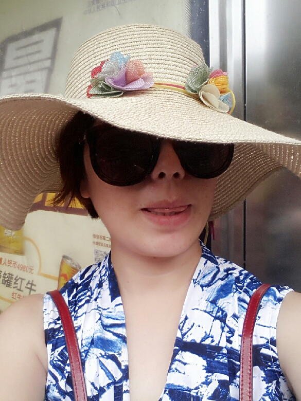 无恋爱经验的90后水瓶女,深陷萝莉爱大叔。图