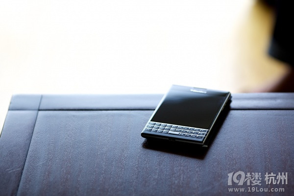 黑莓 BlackBerry Passport 正式发布 独特屏幕尺