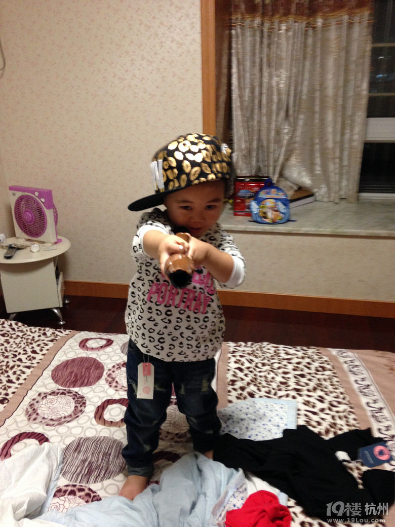 新衣服到了,耍下酷-幼儿期(1-3岁)-孩爸孩妈聊天