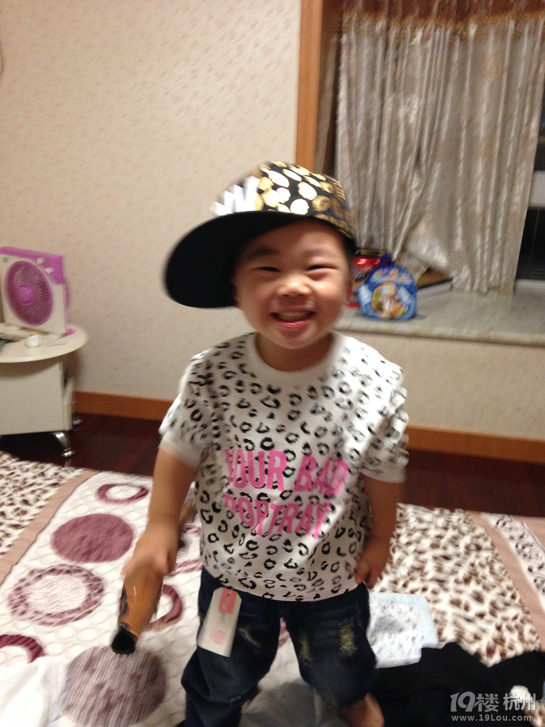 新衣服到了,耍下酷-幼儿期(1-3岁)-孩爸孩妈聊天