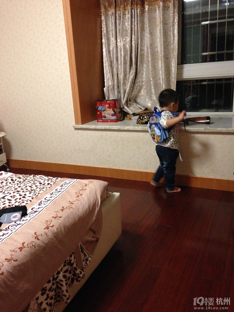 新衣服到了,耍下酷-幼儿期(1-3岁)-孩爸孩妈聊天