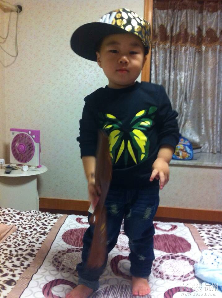 新衣服到了,耍下酷-幼儿期(1-3岁)-孩爸孩妈聊天