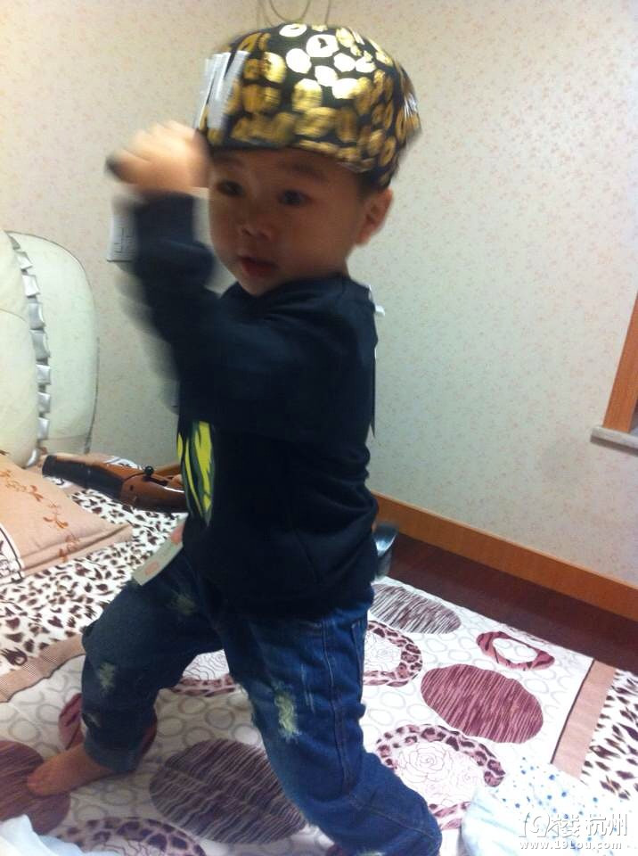 新衣服到了,耍下酷-幼儿期(1-3岁)-孩爸孩妈聊天