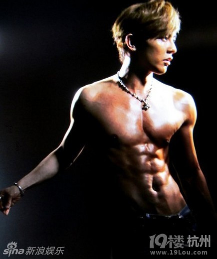 十大男星健身裸照流出颇具男性魅力(图)-桃色盘