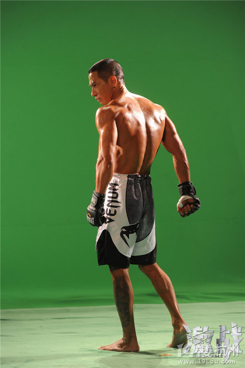 十大男星健身裸照流出颇具男性魅力(图)-桃色盘