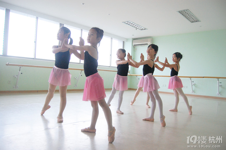 杭州春旭教育科技有限公司招聘-舞蹈教师-月薪