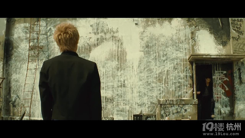 图解电影《热血高校3》精彩的打斗变成了澡堂