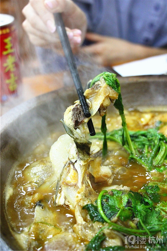 市井里的農(nóng)家餐館--漁太公石鍋魚(yú)