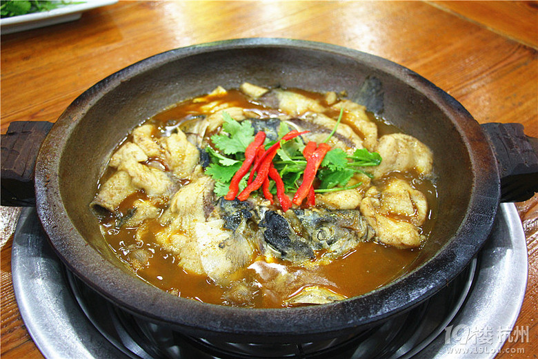 市井里的農(nóng)家餐館--漁太公石鍋魚(yú)