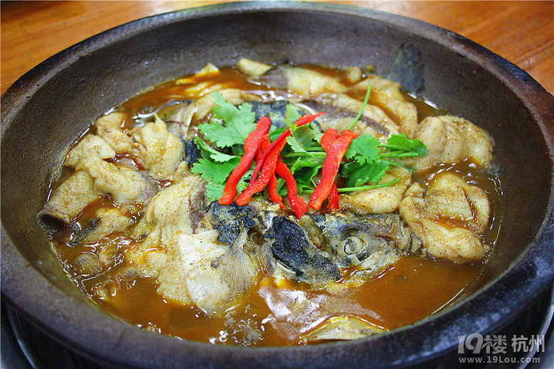 市井里的農(nóng)家餐館--漁太公石鍋魚(yú)