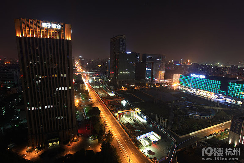 庆春广场夜景