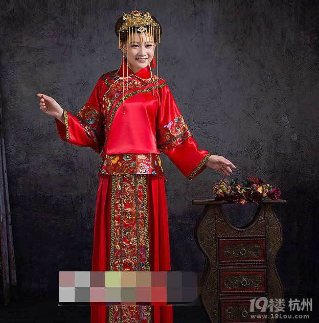 诚觅有缘人,低价转布蕾丝婚纱】 另有出门纱、