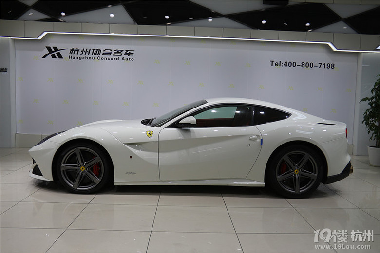 法拉利 F12 berlinetta(进口) 13款 6.3L 标准型 手