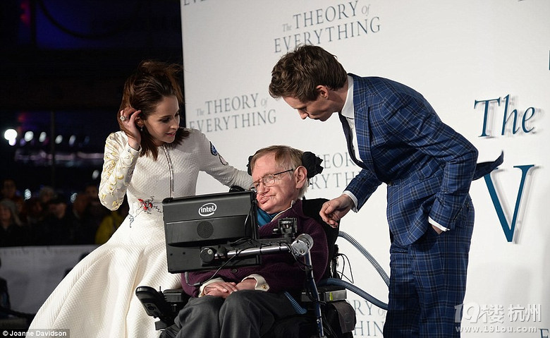 小雀斑领衔《万物理论》伦敦首映影片原型霍金