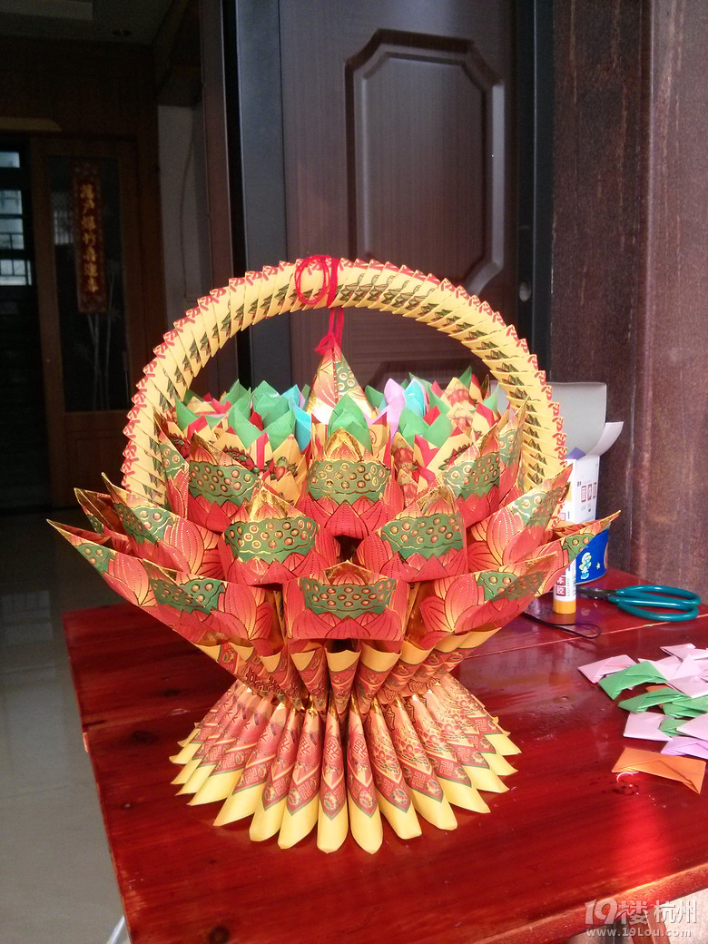 妈妈用纸做的花篮和大家分享下-手机随手拍-杭