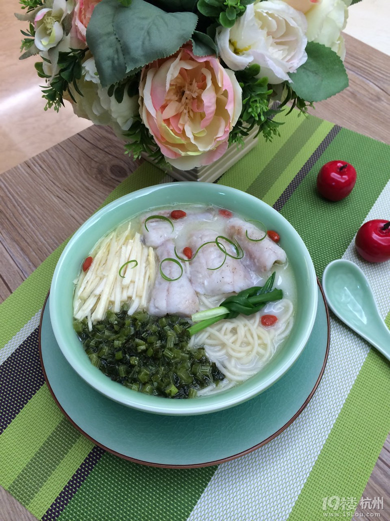 湯白，面筋，魚鮮----寧波特色的雪菜筍絲黃魚面