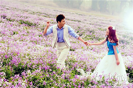 摆姿势有绝招 教你拍出个性结婚照!