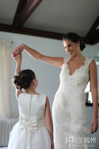 为你的婚礼花童<em>梳个</em>萌萌哒的<em>发型</em>吧-谈婚说嫁