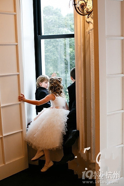 为你的婚礼花童<em>梳个</em>萌萌哒的<em>发型</em>吧-谈婚说嫁