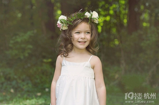 为你的婚礼花童<em>梳个</em>萌萌哒的<em>发型</em>吧-谈婚说嫁