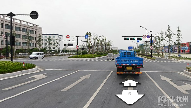 左转没路又不可以掉头,直行被拍了,和交警讲理