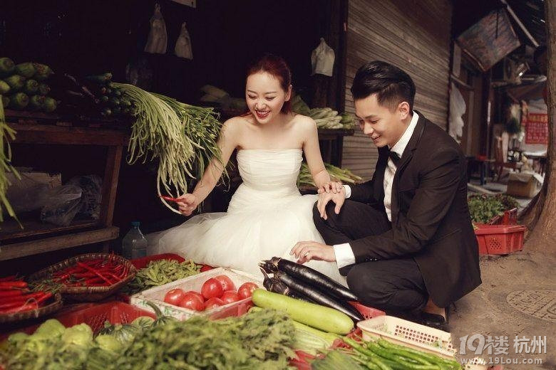 菜场里拍结婚照 一样高大上!-谈婚说嫁-结婚大