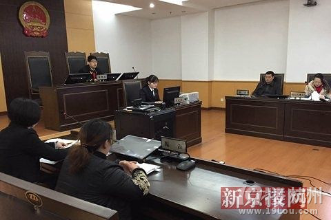 一男子倒車撞死親生女 妻子索賠89萬【圖】