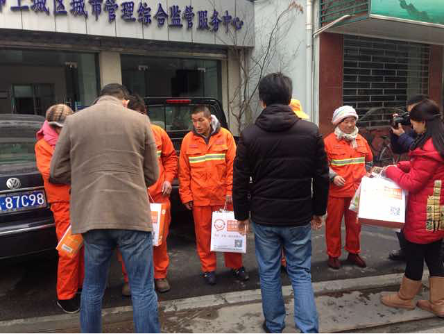 爱心理发师成立公益服务站要做大爱心事业 -边