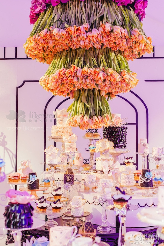 春季婚禮上的垂吊花藝裝飾靈感~