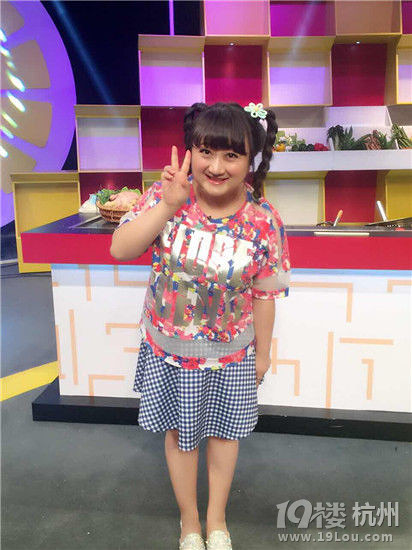 臧洪娜《美食大王牌》挑大梁高颜胖妞变小厨娘