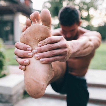 男子瑜伽的力与美-创意-养眼搞笑-杭州19楼